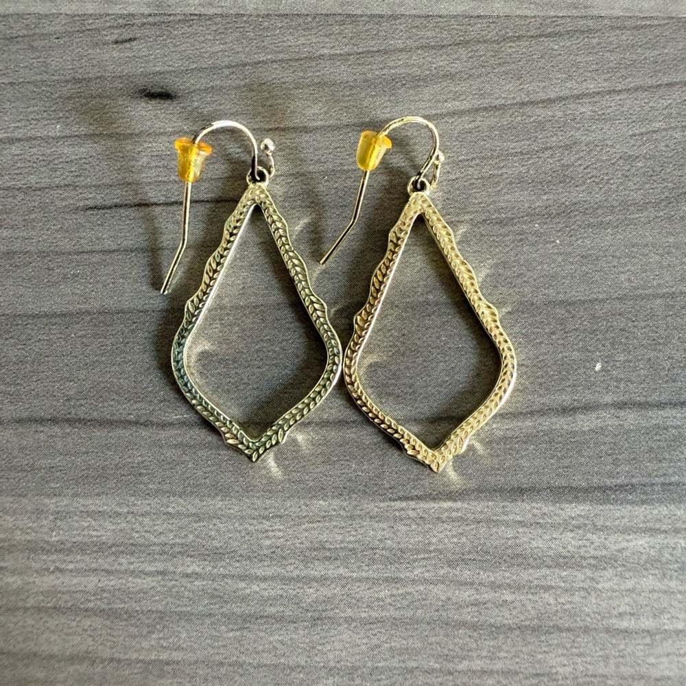Kendra Scott Sophia Drop Earrings in Gold
